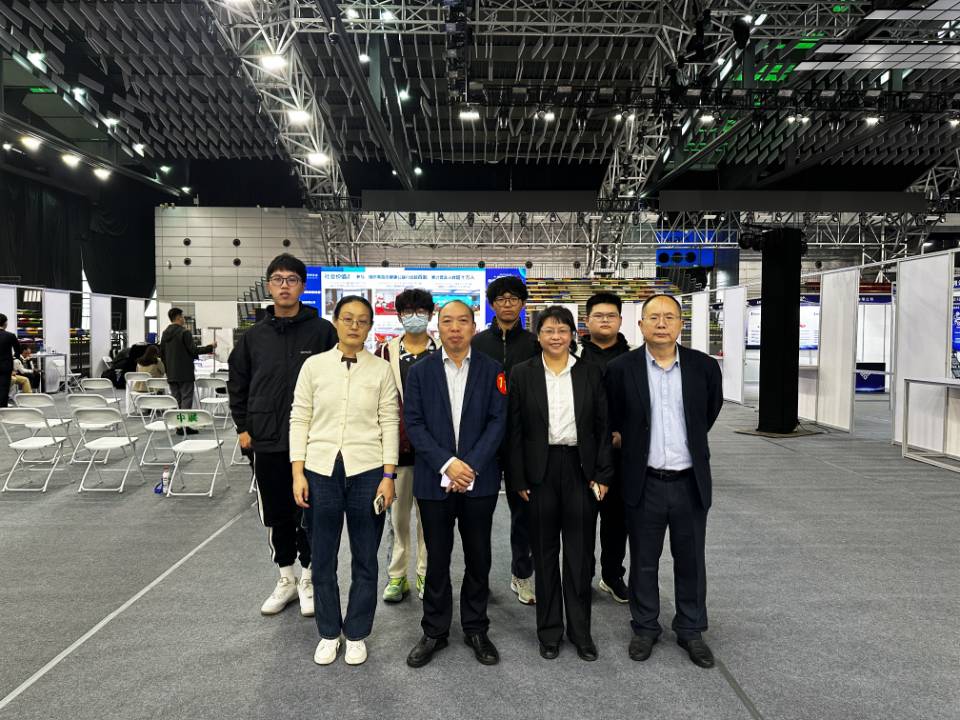 物智公司师生现场观摩物联网精英赛01