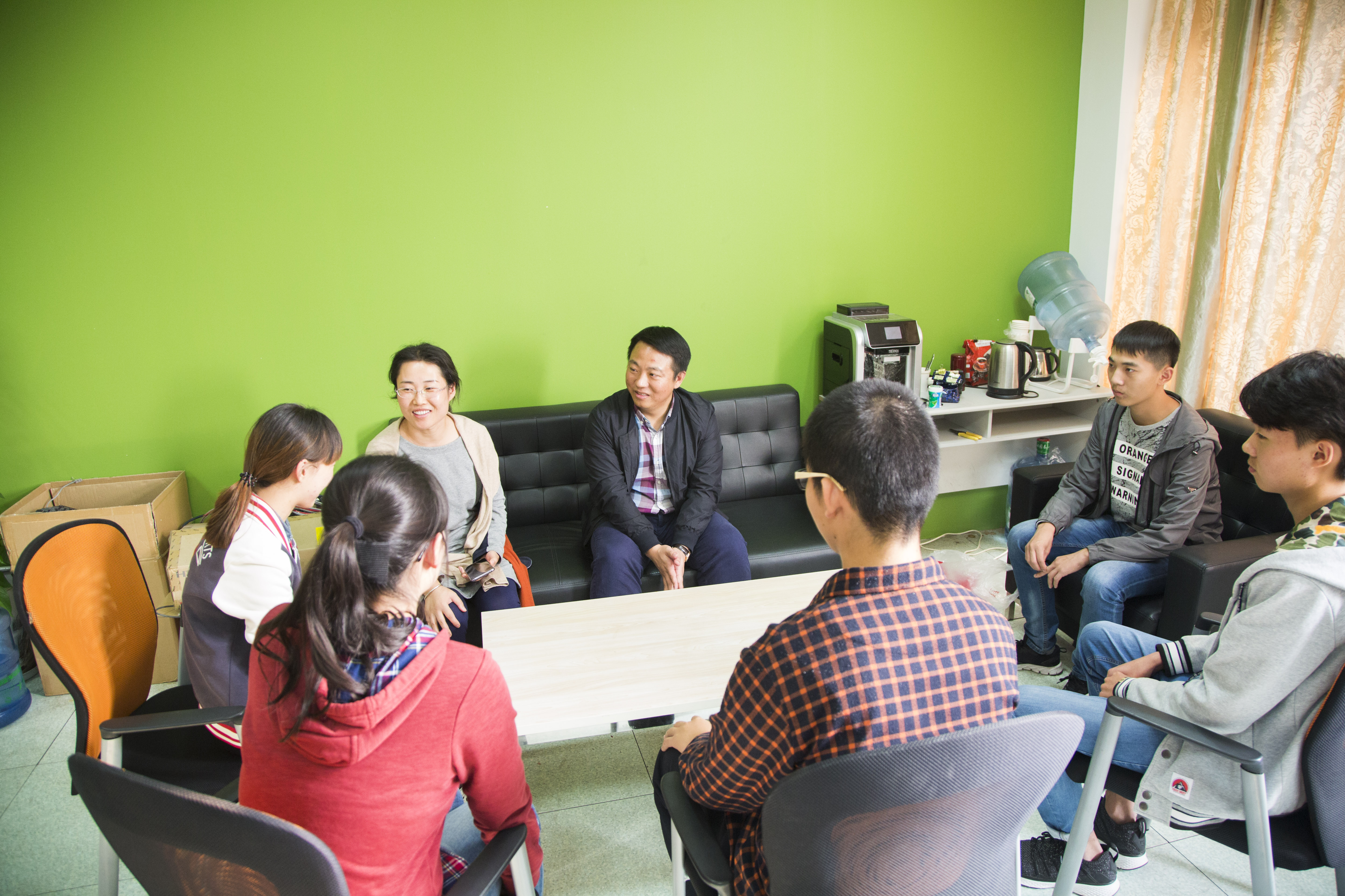 1587219047175803.jpg 3代表座谈.jpg