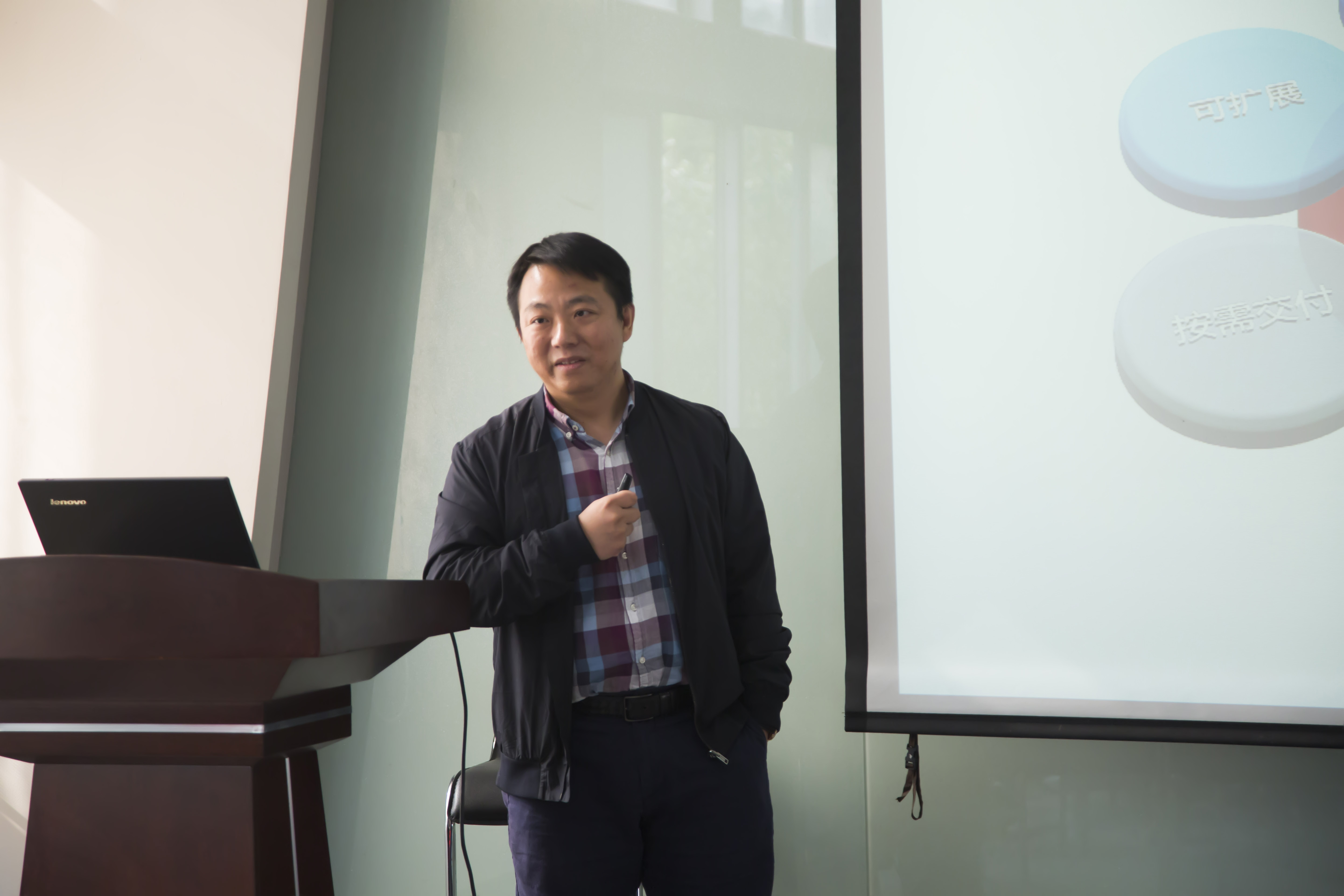 1587219002673648.jpg 1讲座人.jpg